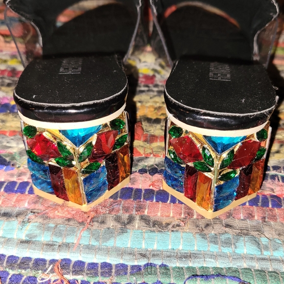 Sandals - Picture 4 of 4